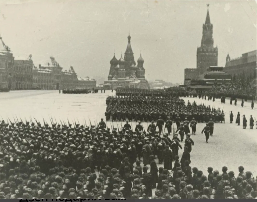7 ноября 1941 года на Красной площади прошёл военный парад в честь 24‑й годовщины Велик...