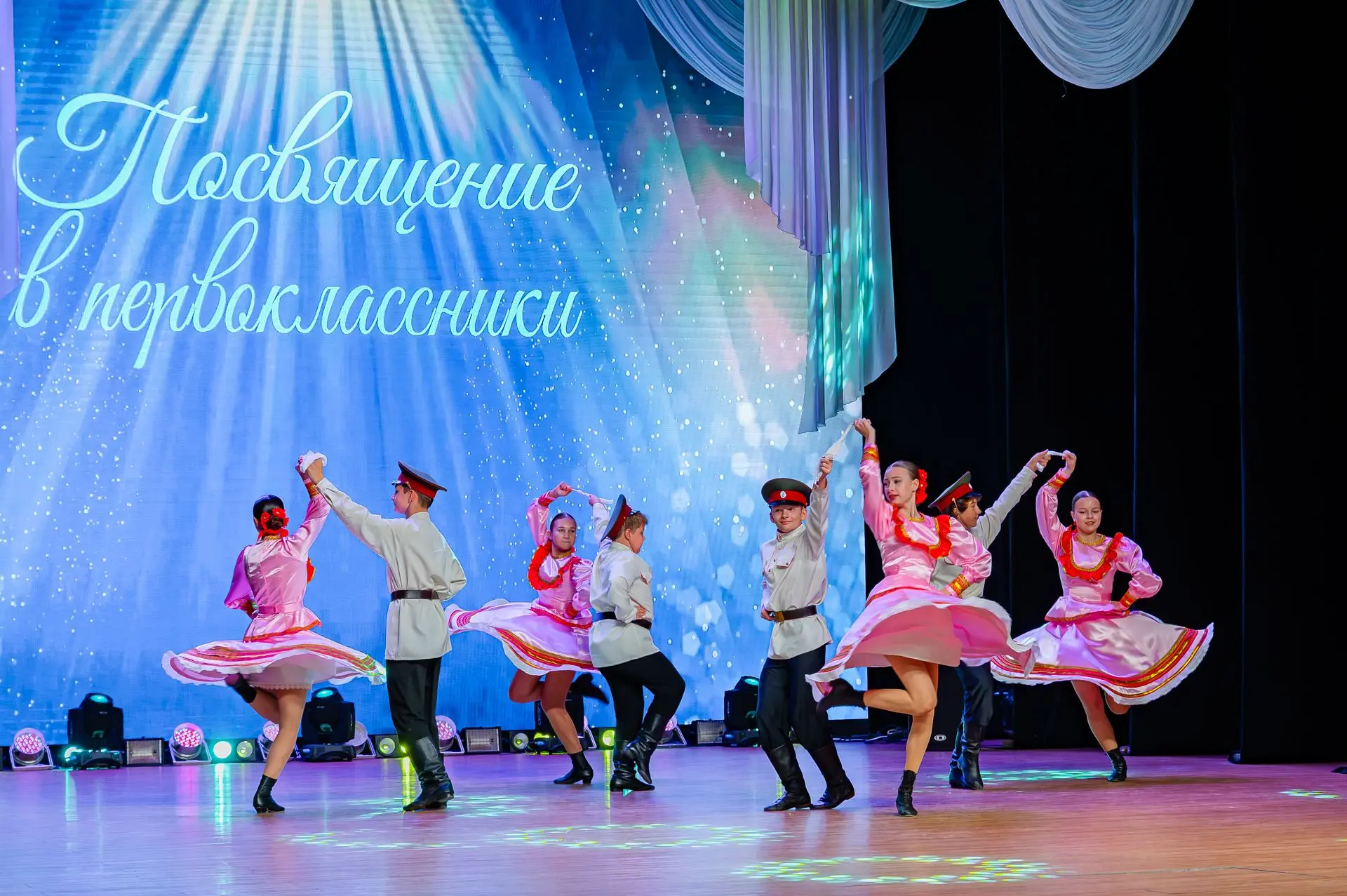 🎓В Магадане состоялось «Посвящение в первоклассники» учащихся детских школ искусств ко...