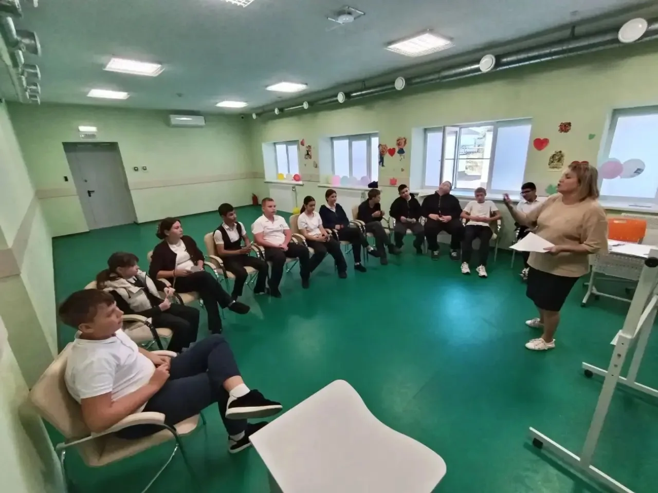 📅8 октября советник директора по воспитанию Плеханова И. С. и старшая вожатая Кузина В...