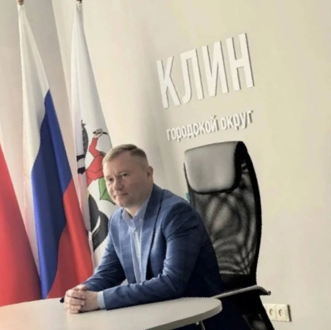 Родственница работает в администрации в жкх. Говорит Власов зачищает администрацию от К...