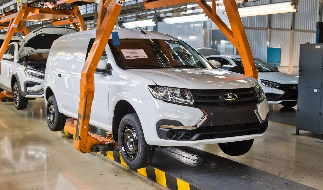 LADA Largus фургон теперь доступен по подписке — цены стартуют от 50 990 рублей в месяц