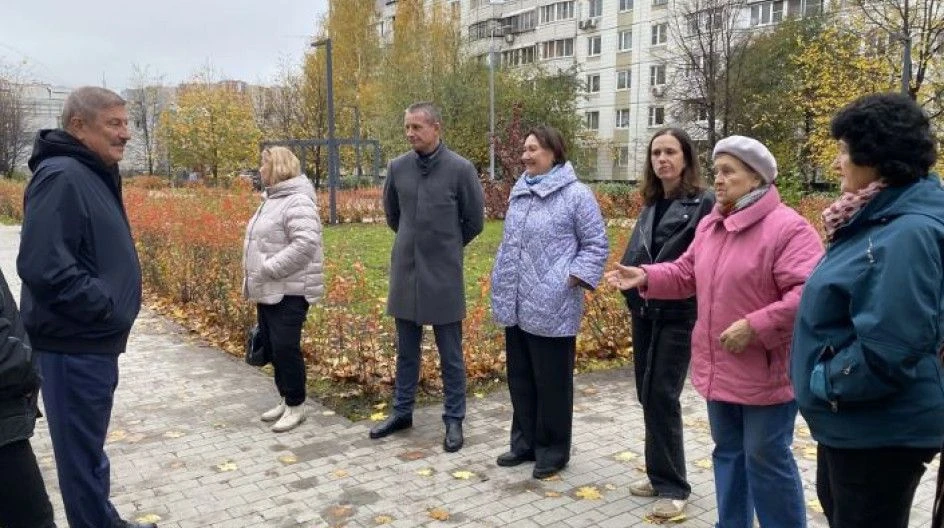 Встретились с жителями дома № 6 по Носовихинскому шоссе. Проверили, как идёт благоустро...