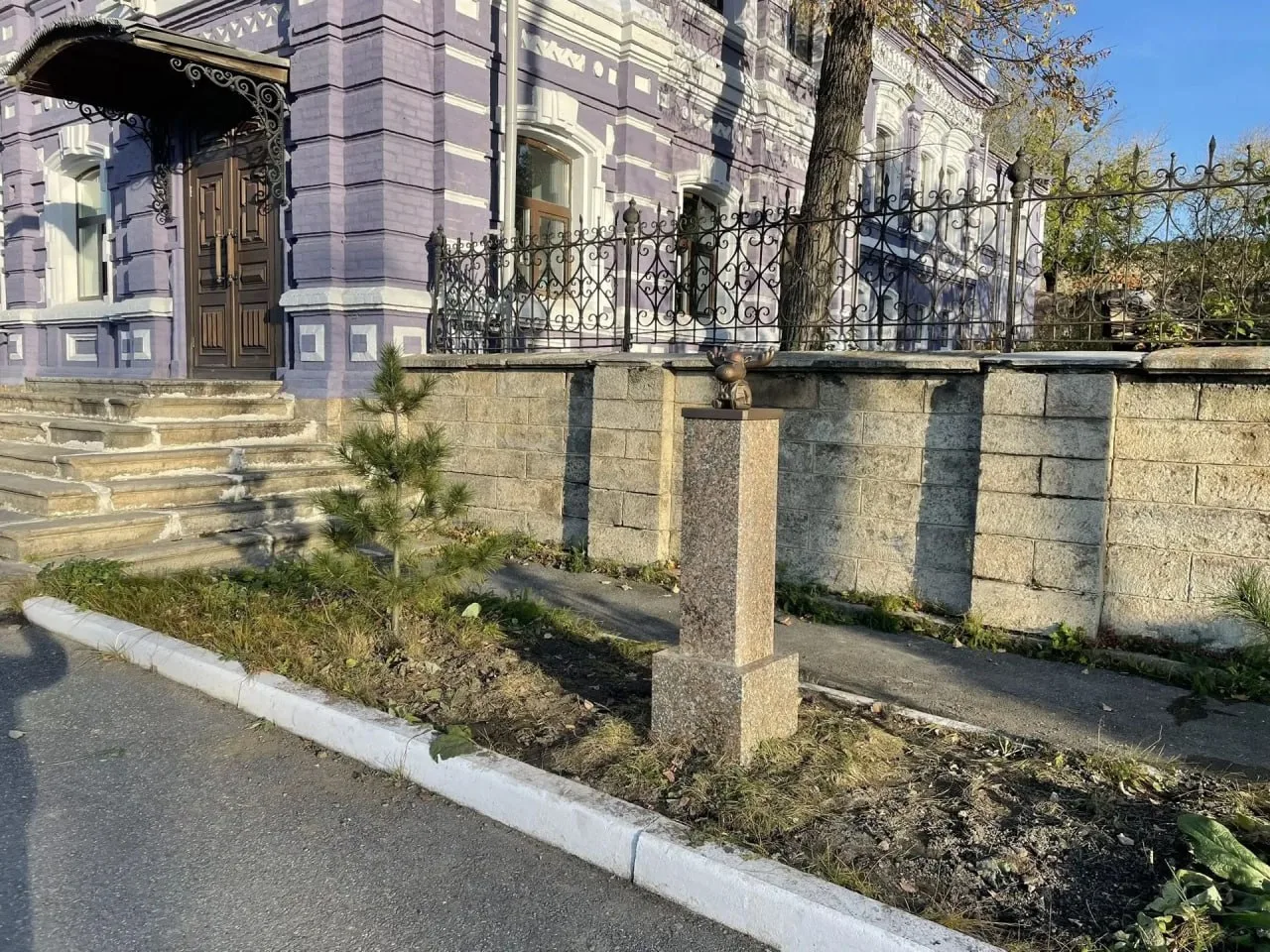 В Старгороде установили семь бронзовых лосей. Мини-фигуры разместили в ключевых точках ...