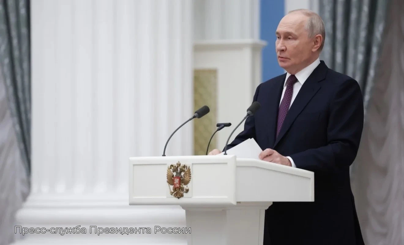 🏆 Владимир Путин вручил награды педагогам программы «Время героев»