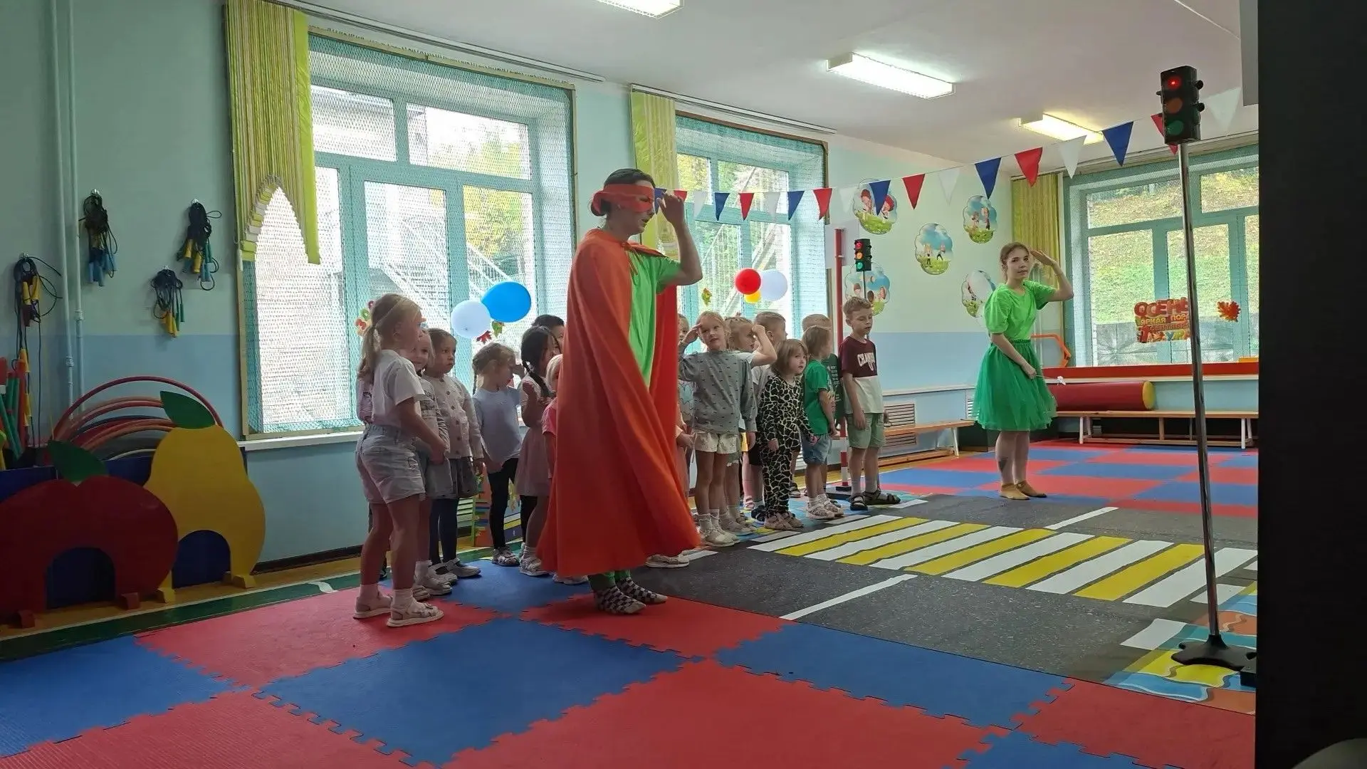 Безопасность на дороге может быть веселой и увлекательной! Сегодня наше дошкольное учре...