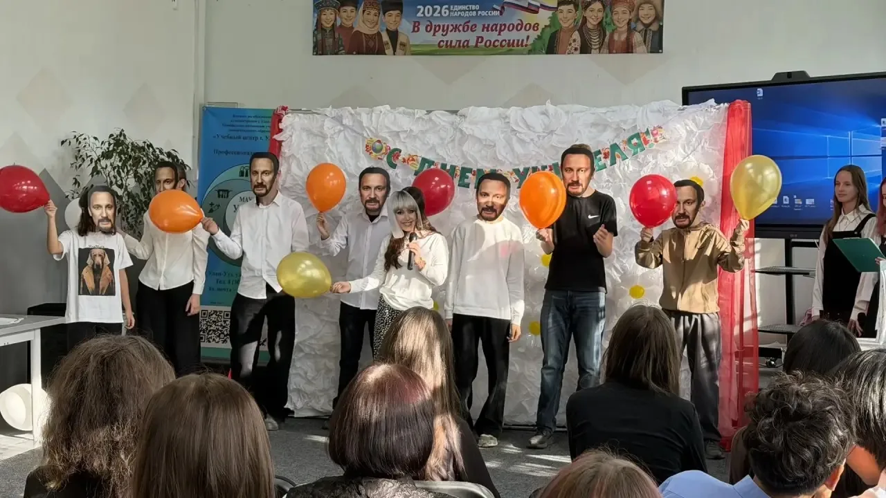 В Учебном центре насыщенный день. Ребята подготовили праздничный концерт для педагогов,...