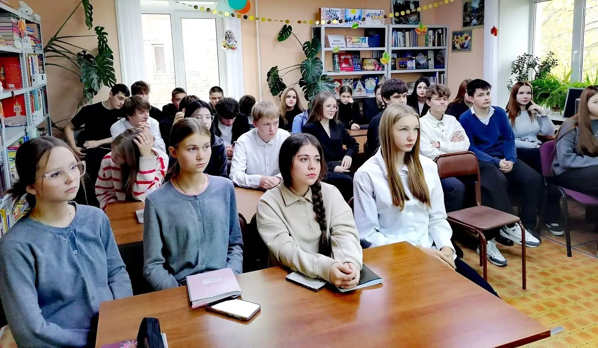 8 октября для учащихся 10 класса средней школы поселка Мегет специалисты библиотеки № 1...