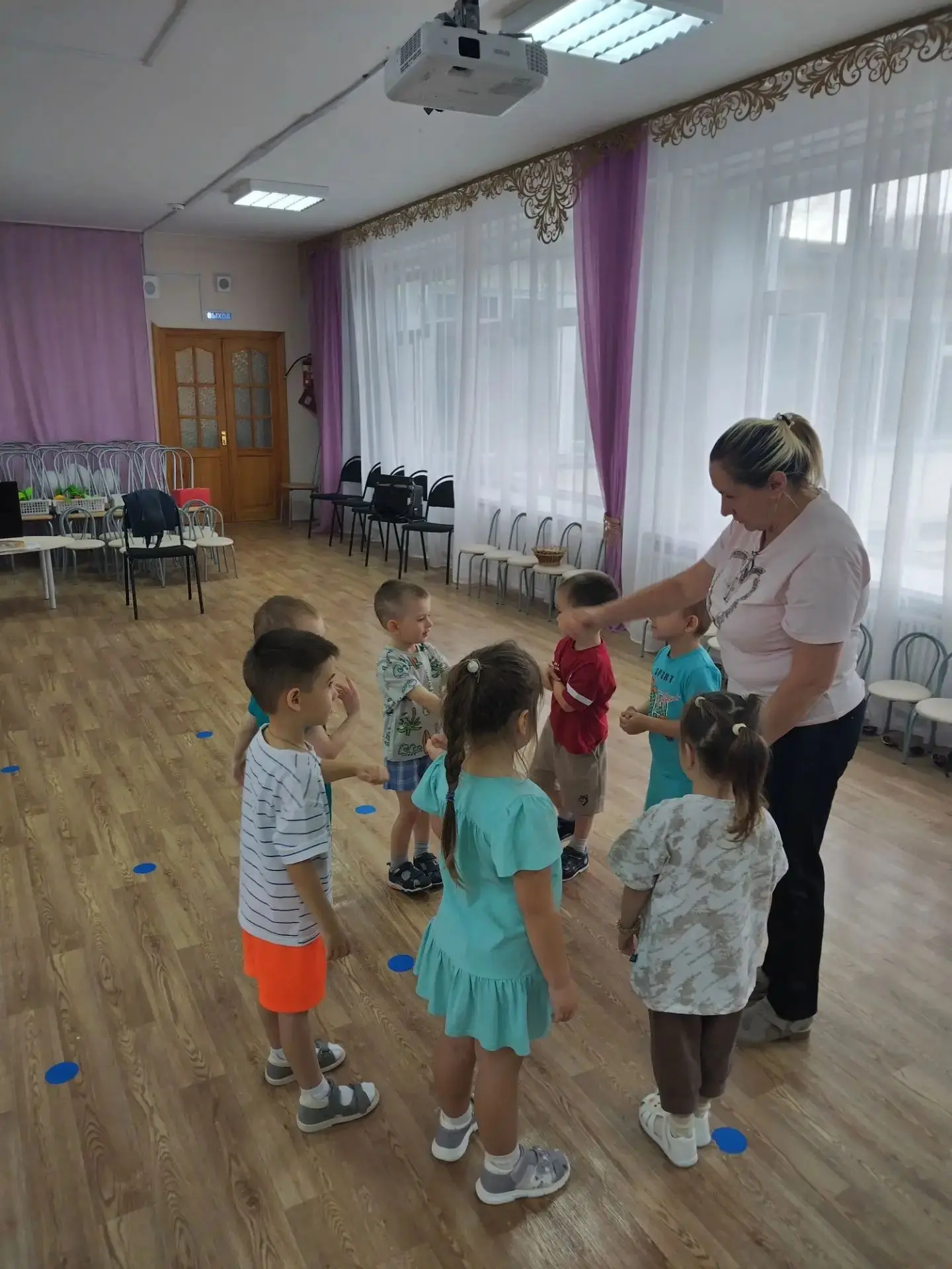 На этой неделе на музыкальном занятии в группе № 1 царила настоящая золотая осень, полн...