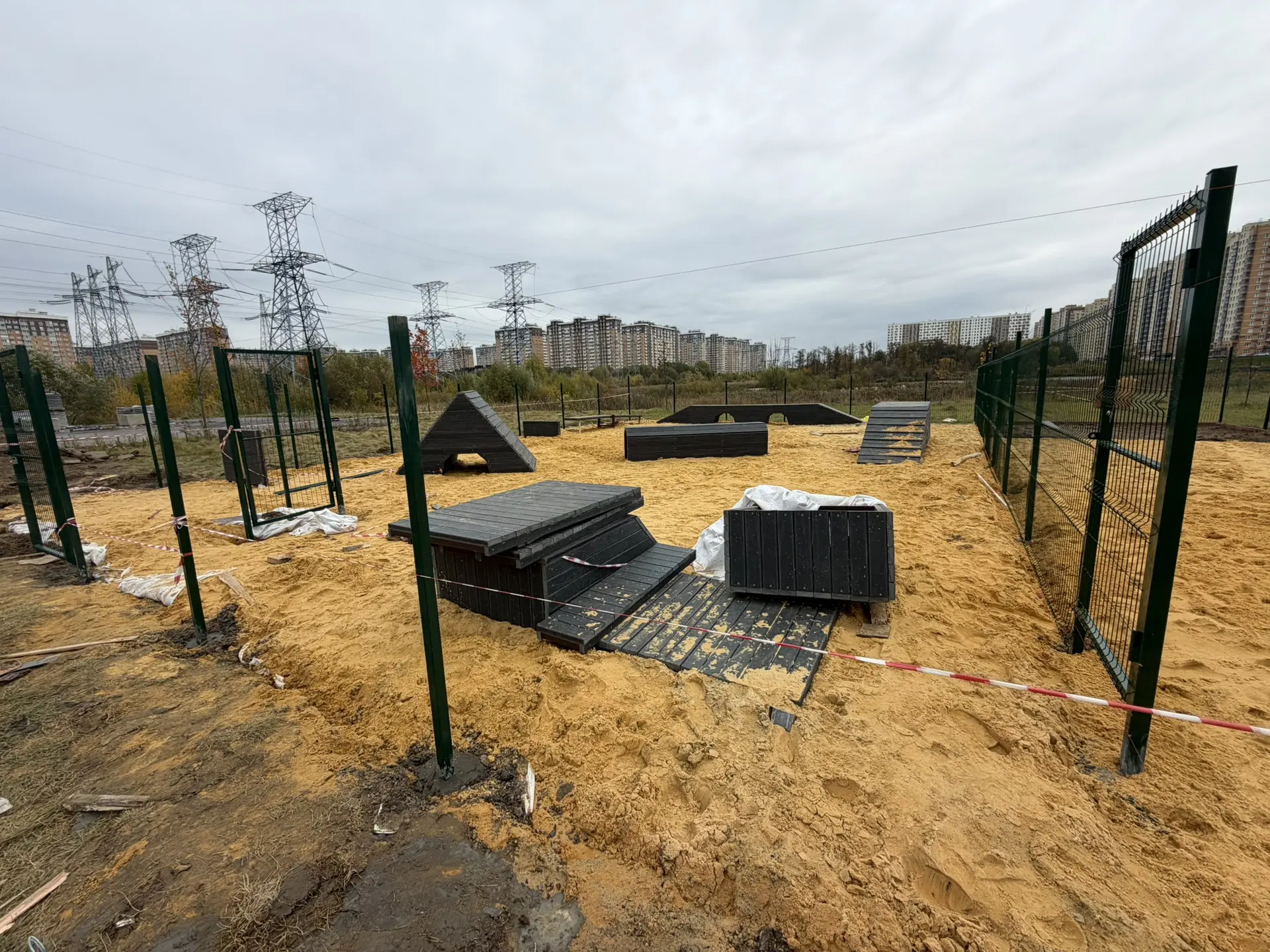 🛠Площадка для выгула собак в парке Дружбы.