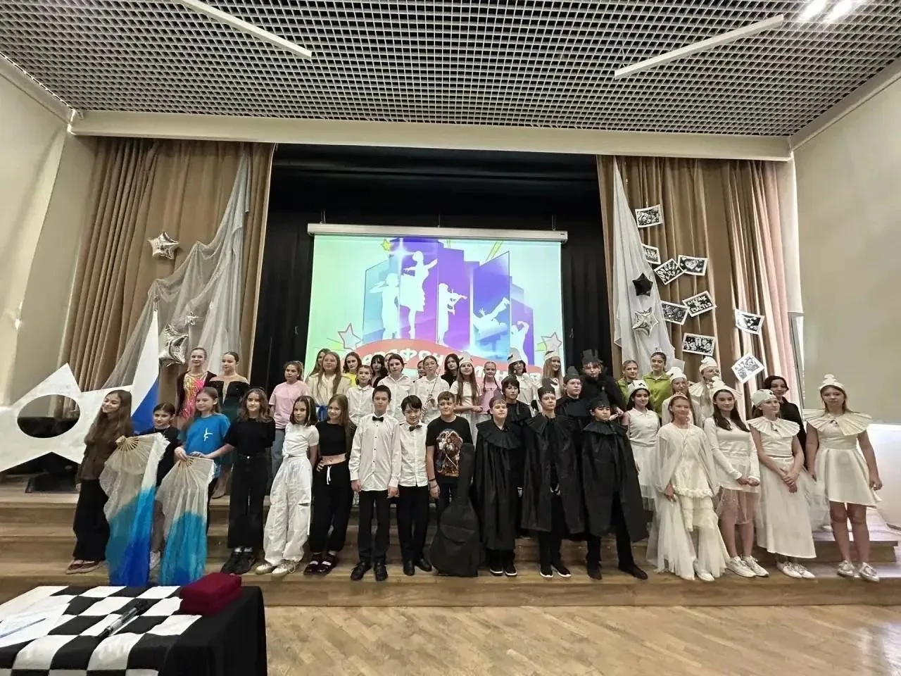 🎨 Юные таланты вышли на сцену