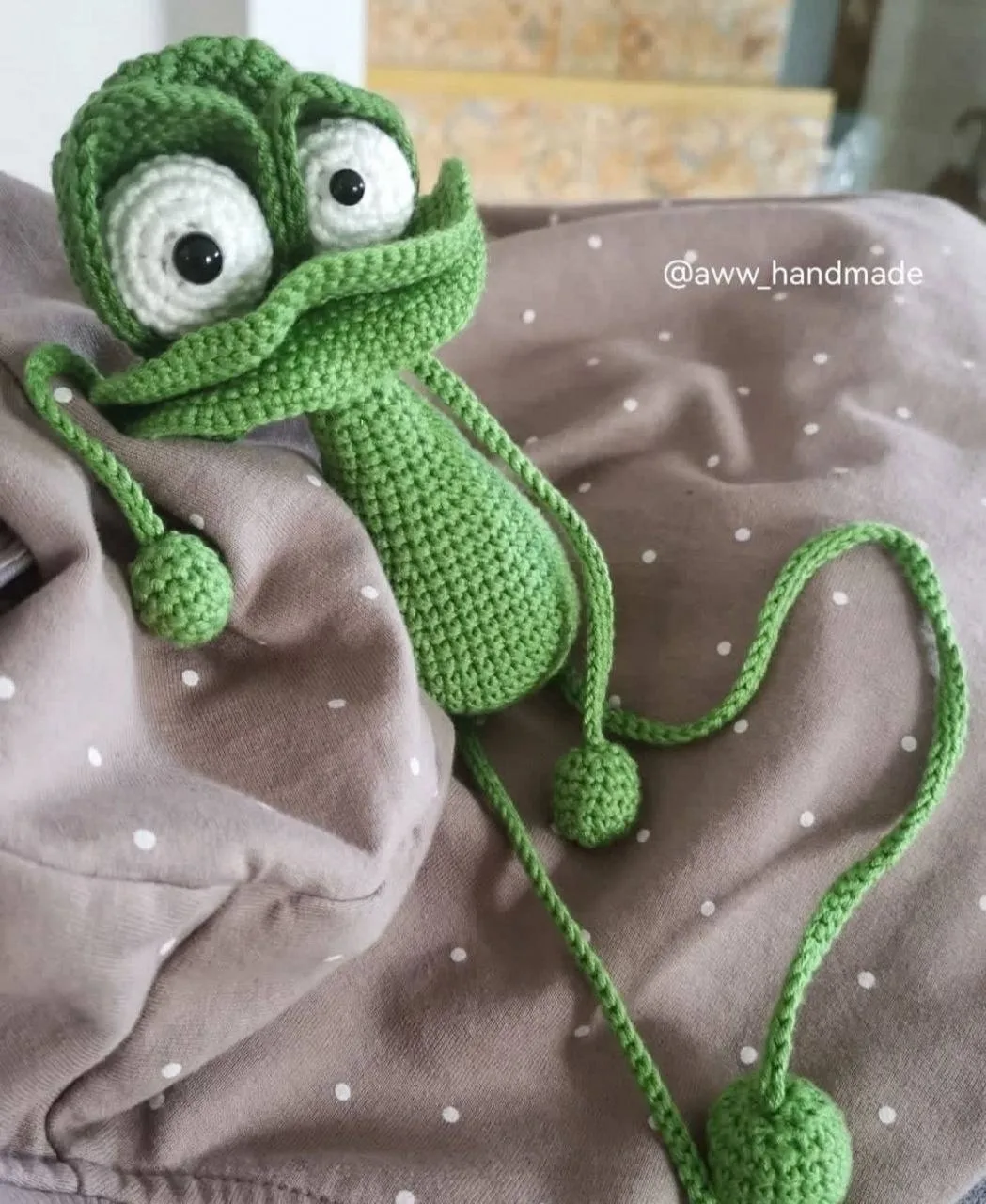Лягушка крючком.