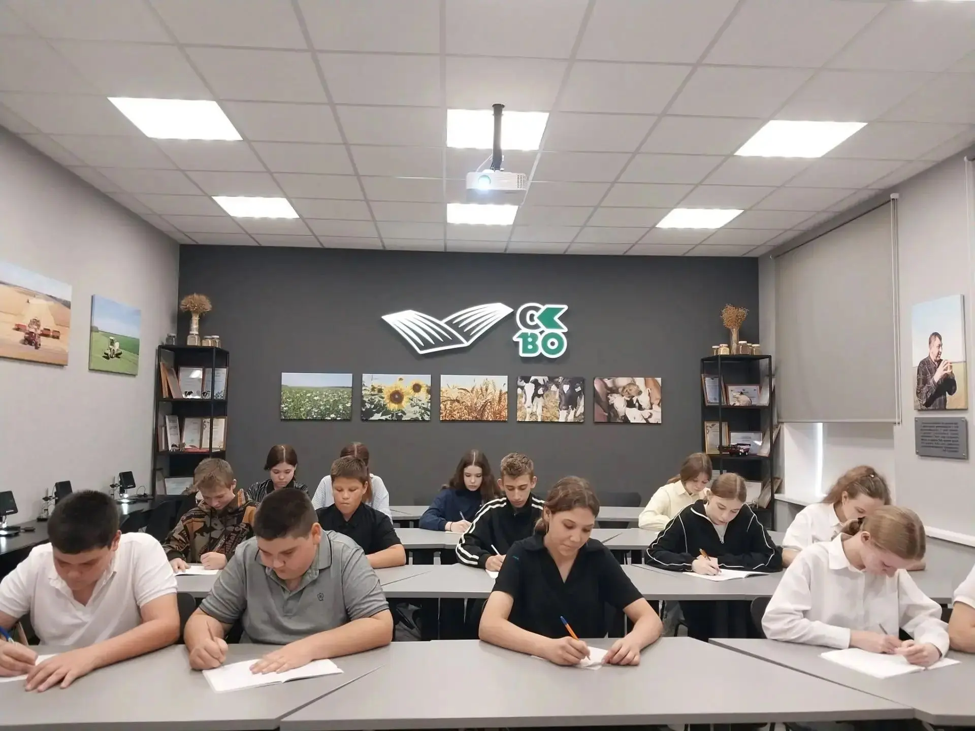 🦠 Почва под микроскопом: агрокласс в деле!