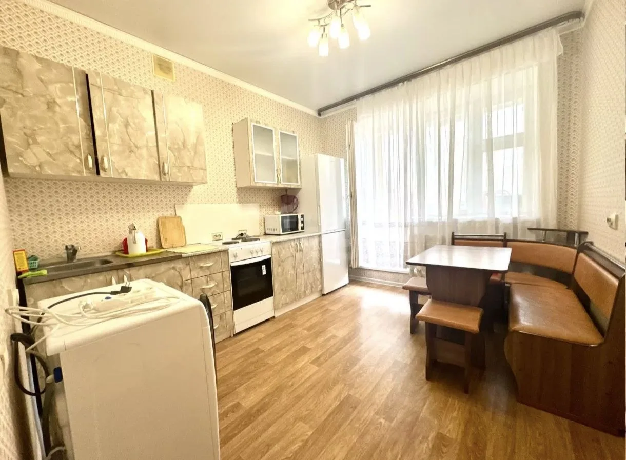 Сдаётся светлая,уютная 1-к.квартира 41,6 кв.м на втором этаже 14 эт. кирпичного дома в ...