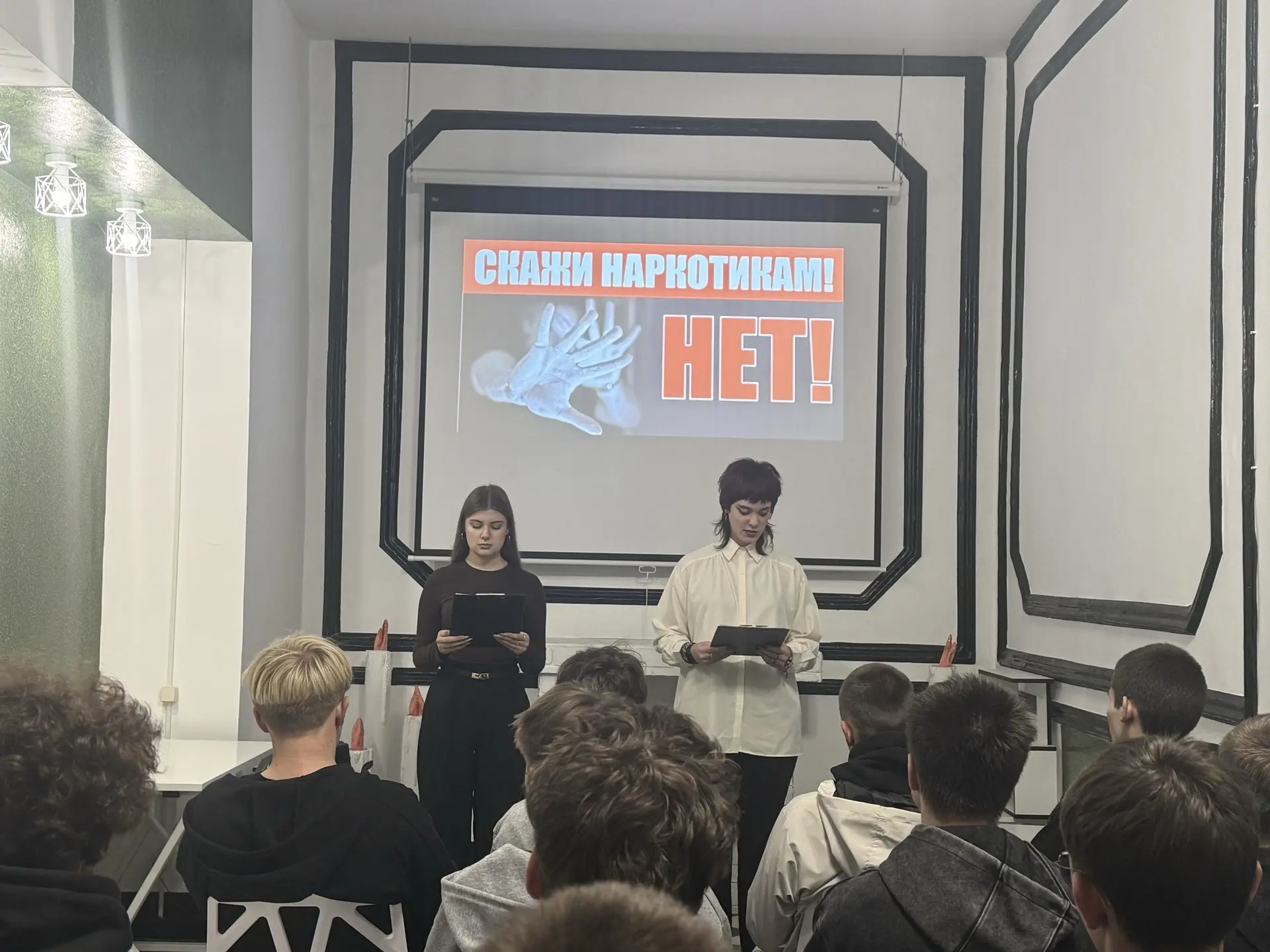 В Центре Культуры и Досуга «ВИКТОРИЯ» прошла дискуссия с молодежью «Имя беды-наркотик»....