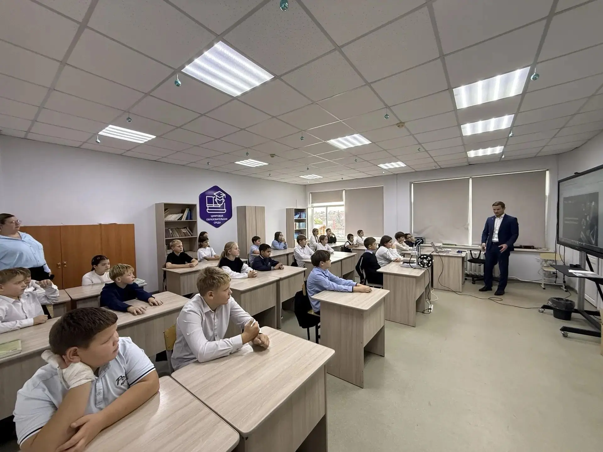 Сегодня состоялся Урок цифры в МБОУ «Подсинская средняя школа» в с. Подсинее Алтайского...