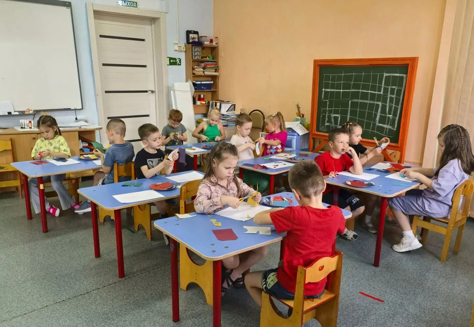👐✂Аппликация по замыслу — это творческое занятие в детском саду, на котором дети самос...
