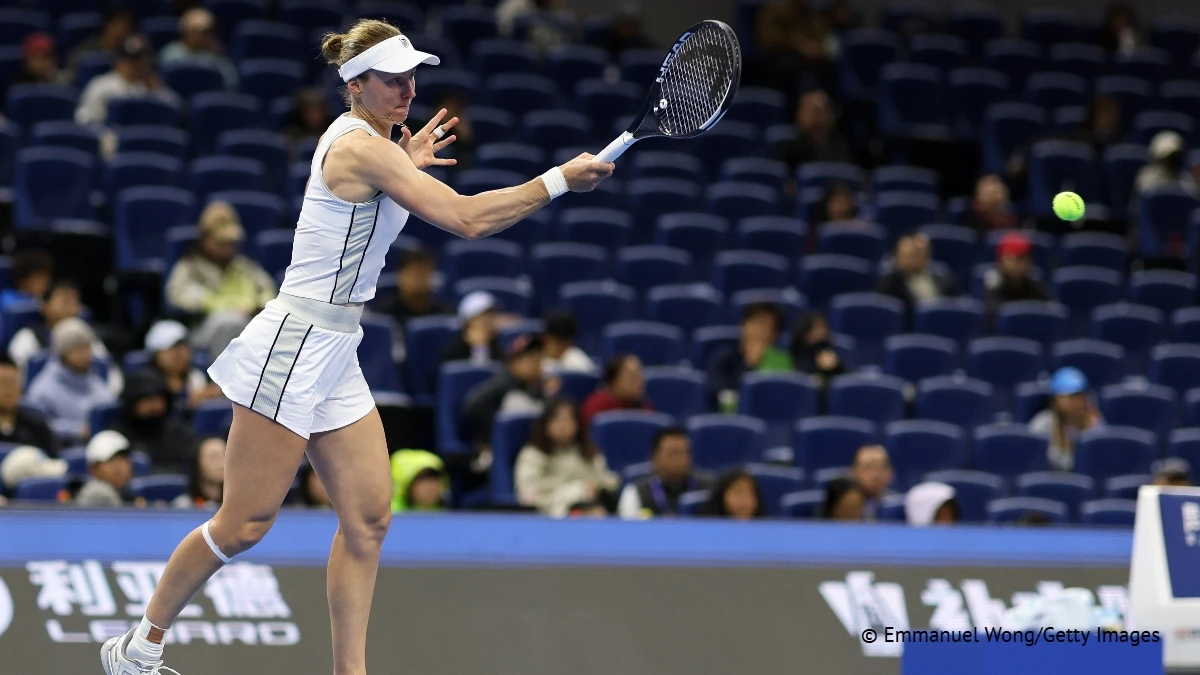 🏆 Людмила Самсонова вышла во второй круг турнира в Ухане, победив представительницу Че...