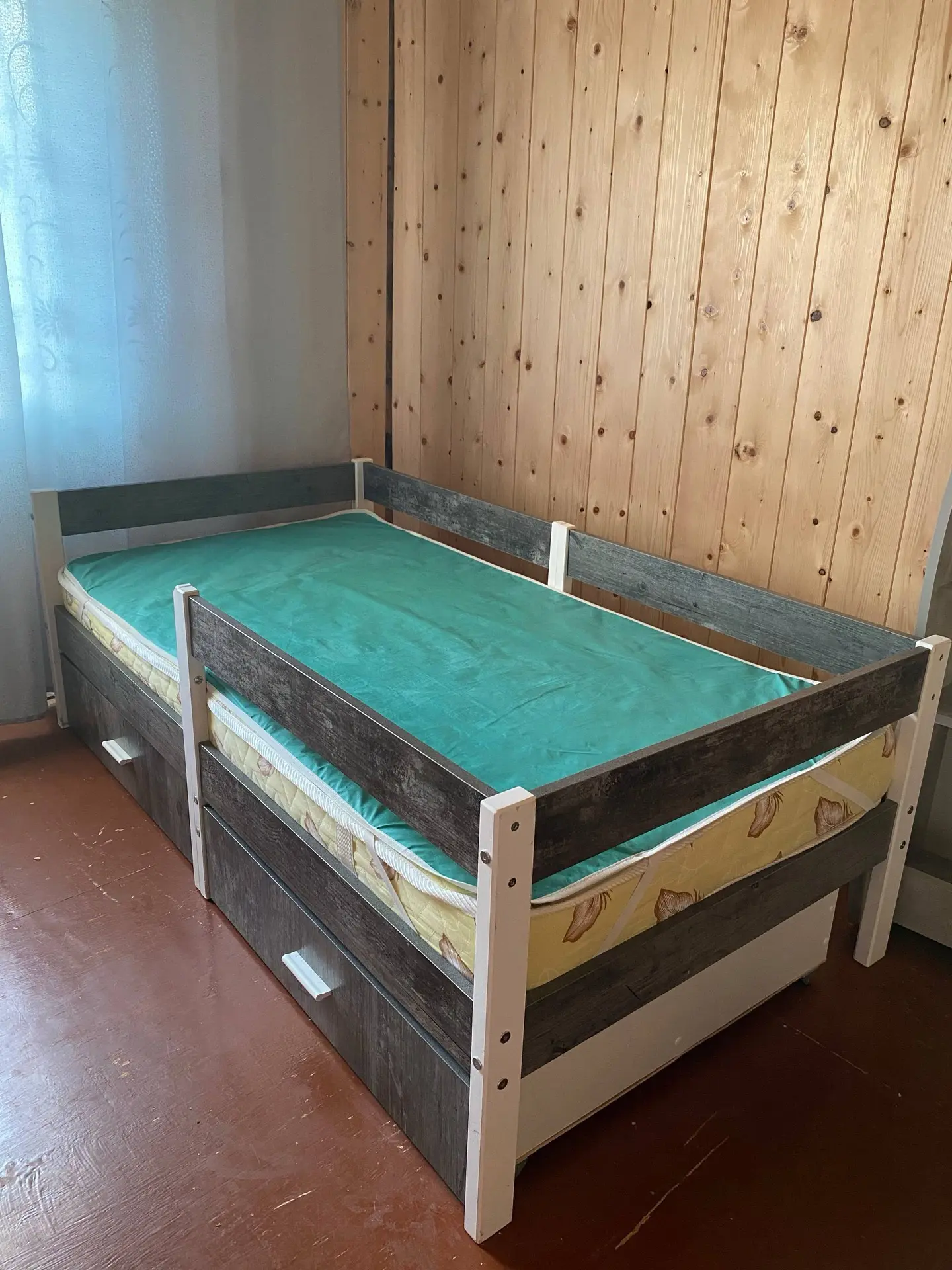Продам детскую кровать в отличном состоянии, размер 160 на 80 см с бортиками, матрасом ...