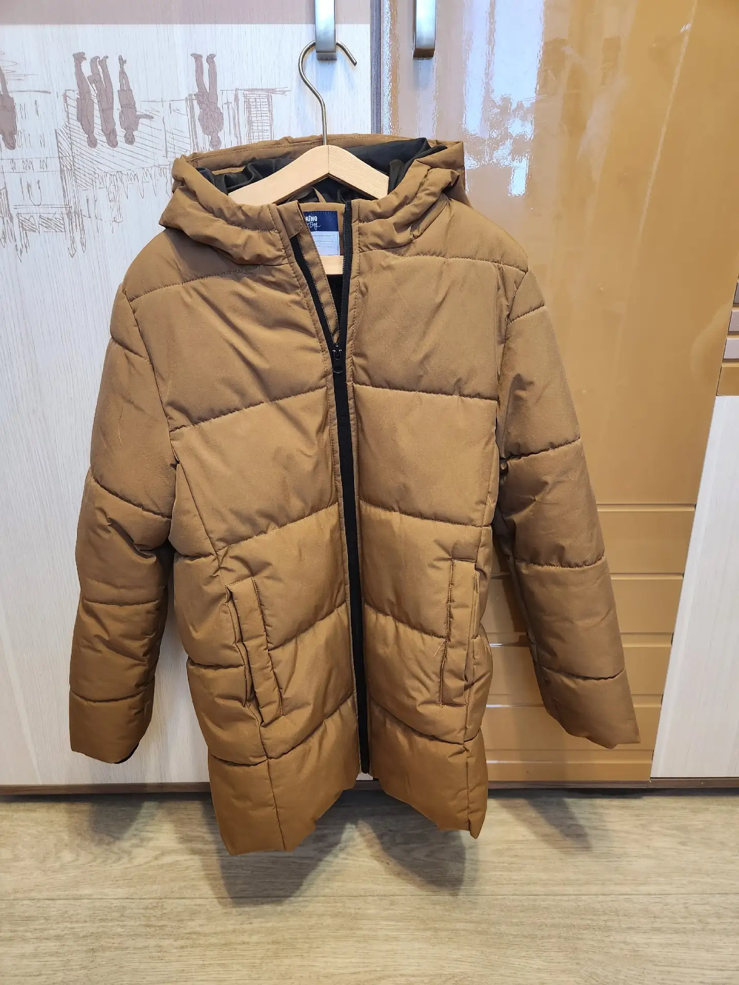 Продам куртку зимнию, рост 146,на мальчика,в отличном состоянии. 1500р