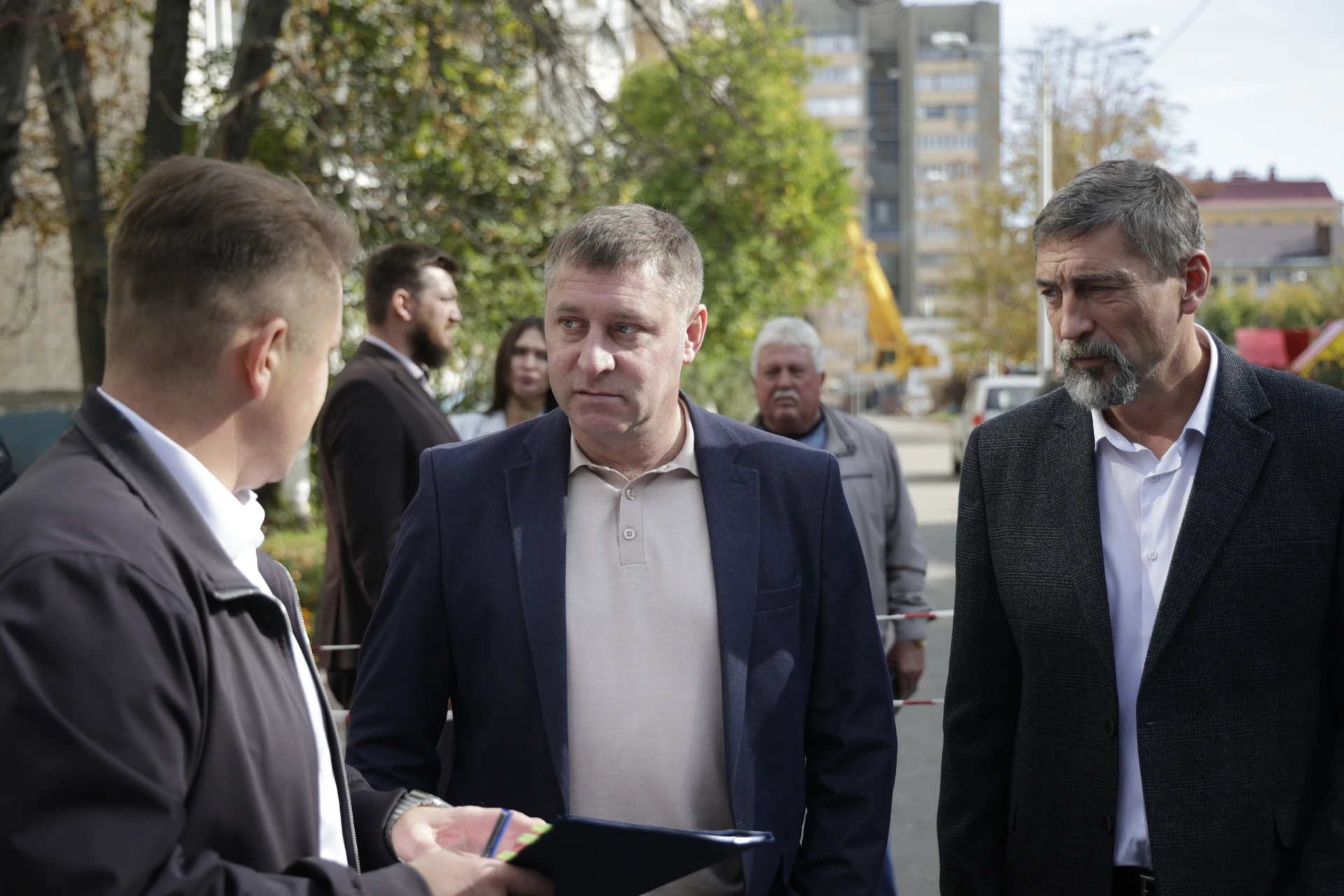 Во время рабочей поездки по Белгороду и Белгородскому округу осмотрел жилые дома, повре...