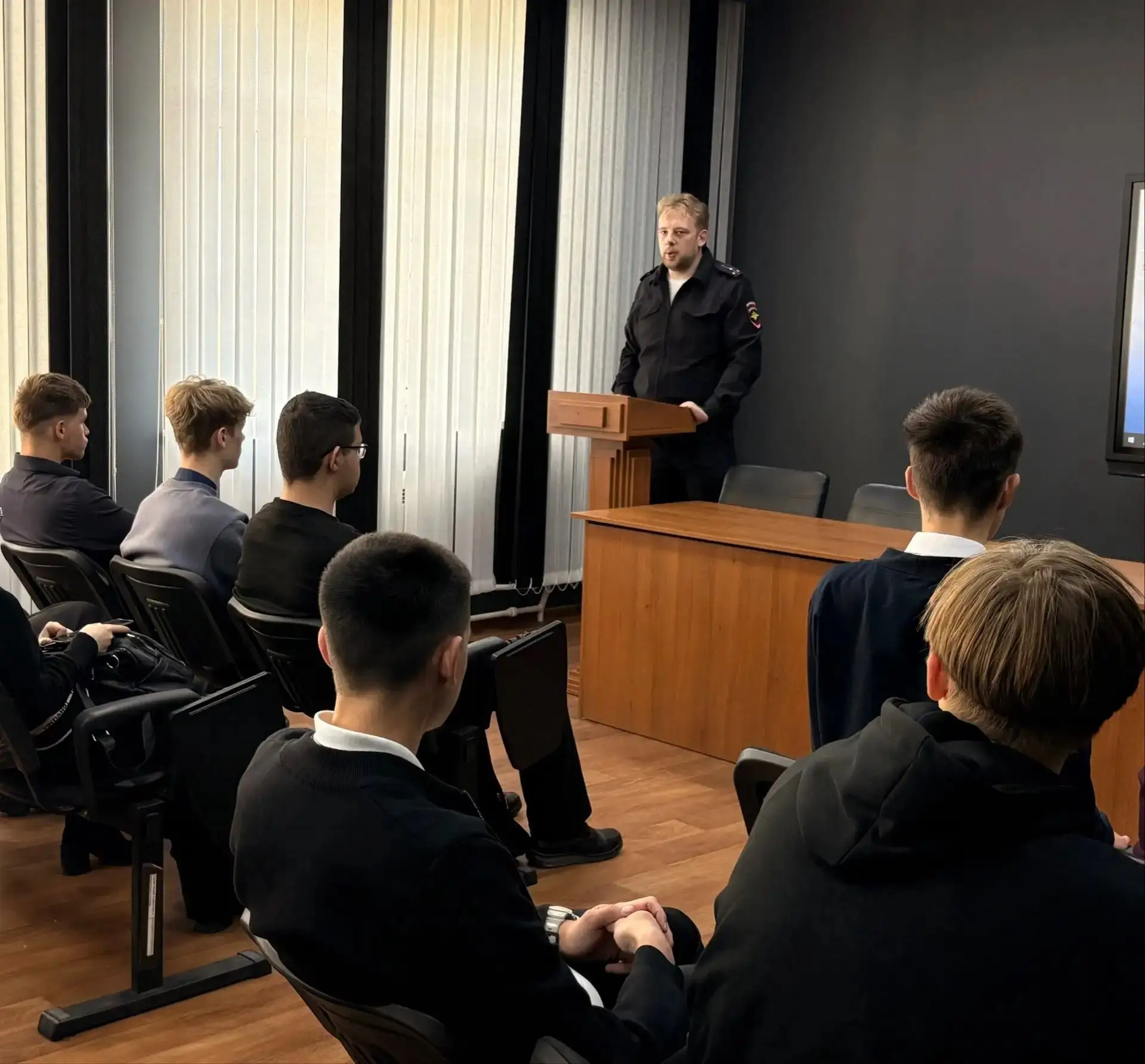 🗣️ Сегодня для студентов прошла важная и серьёзная беседа на тему «Закон и наркотики: ...