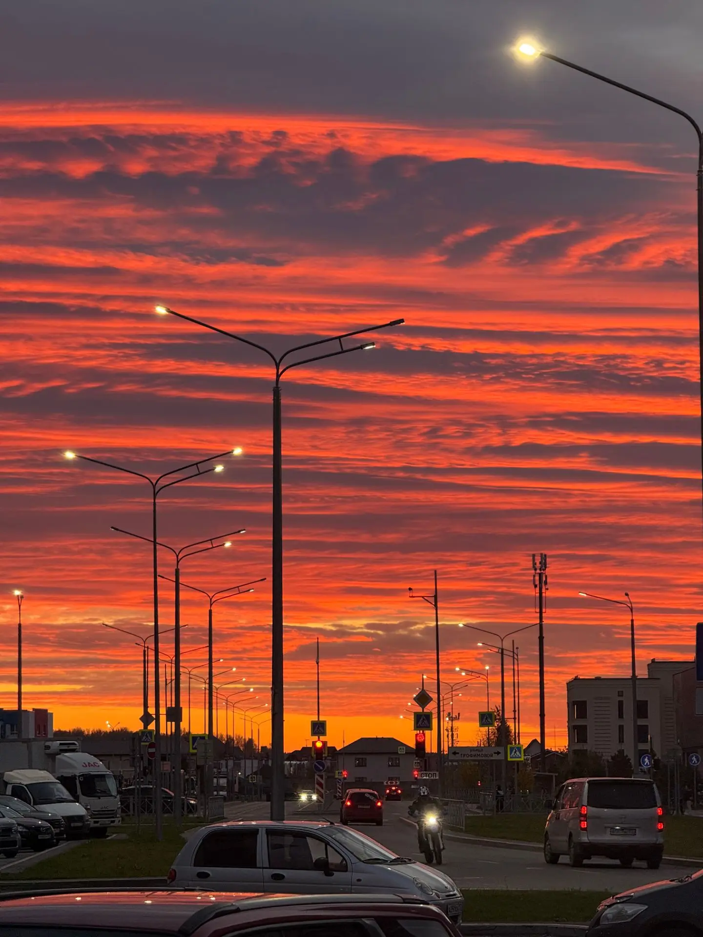 Сегодня был невероятно красивый закат 😍 Спасибо нашим Соседям за фото 🫶