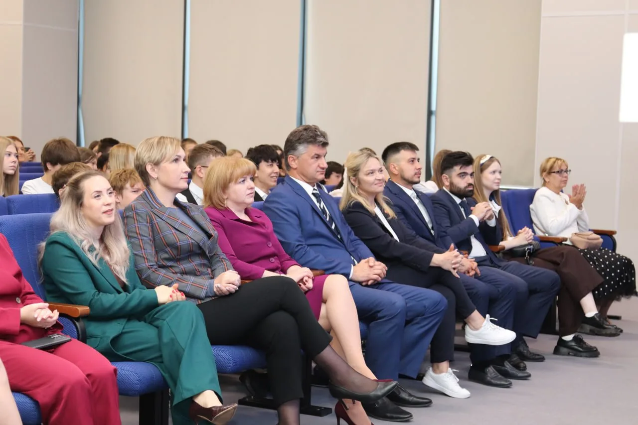 🌟 ЮЖНЫЙ УНИВЕРСИТЕТ (ИУБиП) на форуме «Россия — мои горизонты»: профессию можно потрог...