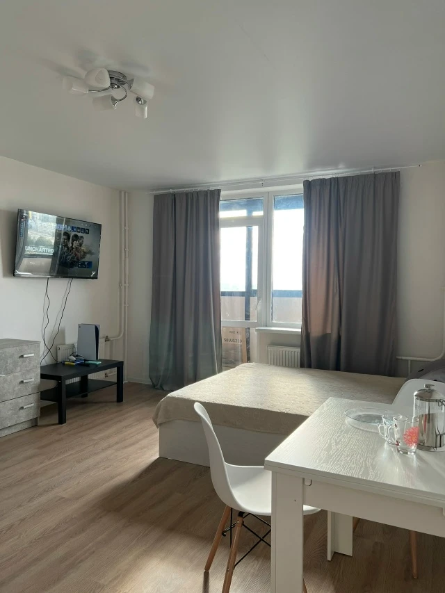 Сдается просторная студия (30 м²) на длительный срок в Девяткино, ул. Главная, д.12.