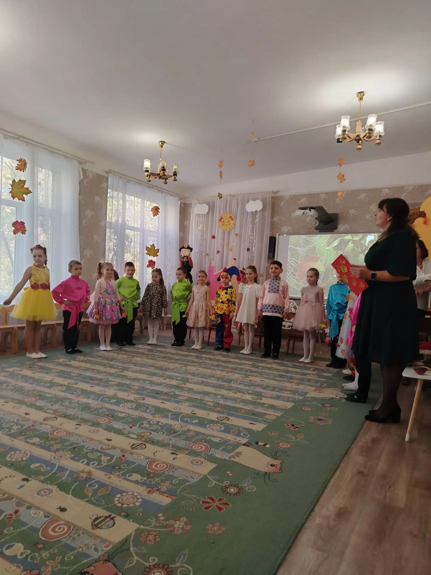 Праздник в подготовительной к школе группе компенсирующей направленности  "Пчелки". Дет...