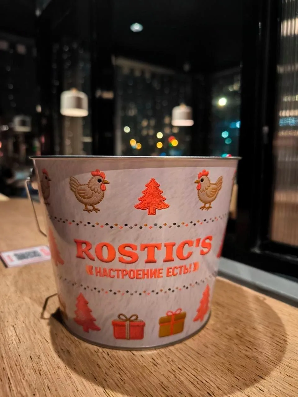 Железные баскеты появятся в Rostic’s — сеть выпустит лимитированные металлические вёдра...