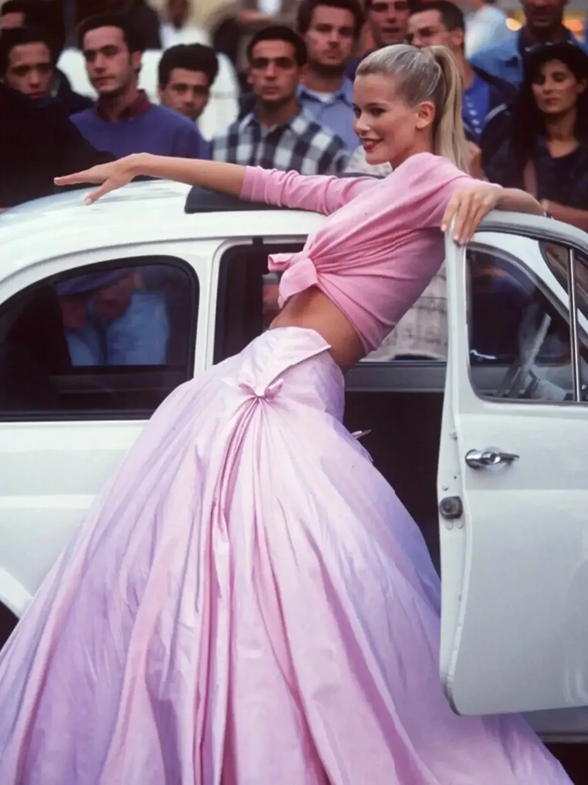 Клаудия Шиффер в объективе Артура Элгорта для декабрьского номера Vogue 1994 года (съем...