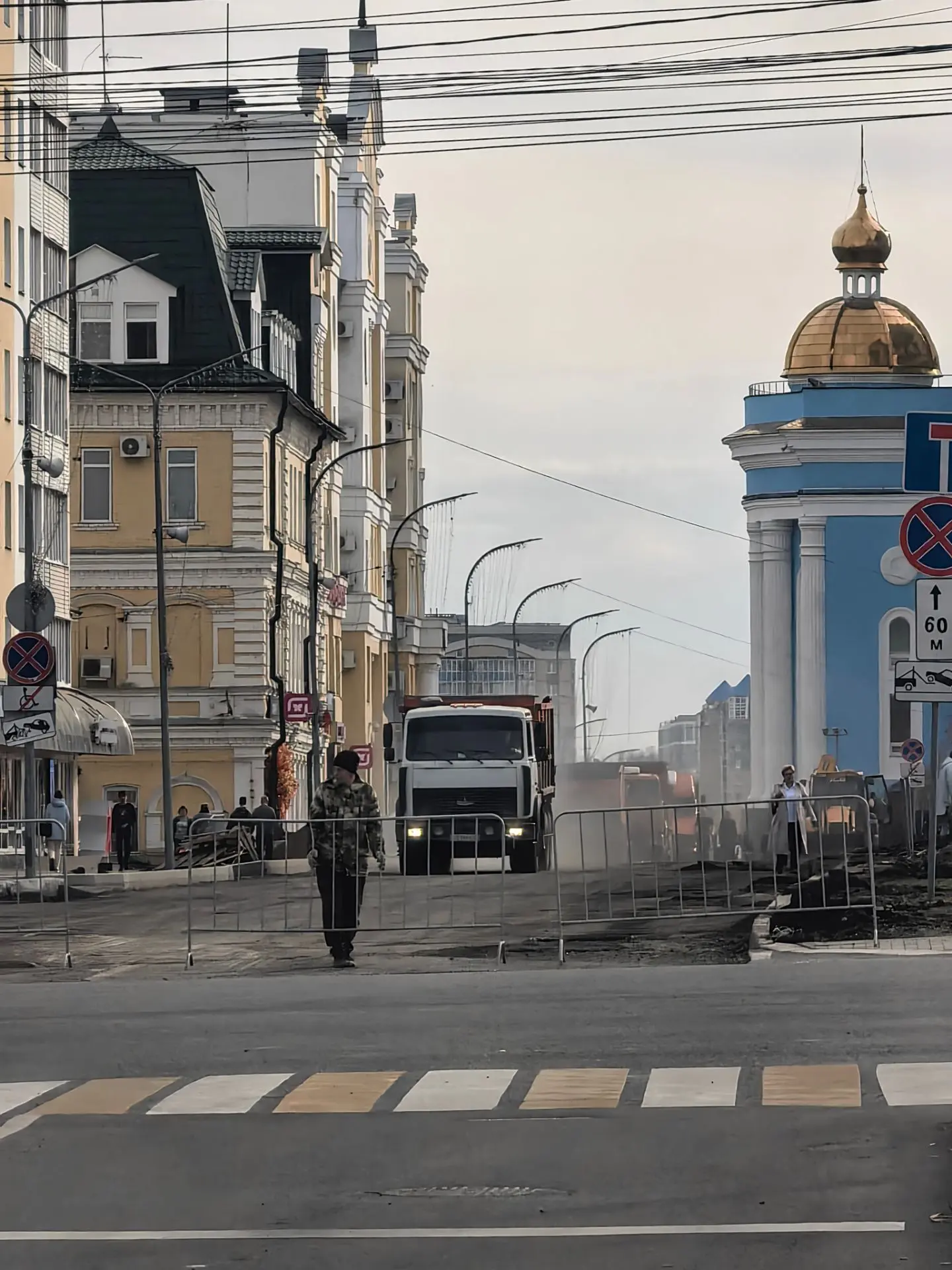 ❌Большевистскую в районе центральной почты перекрыли. Идет ремонт дороги.