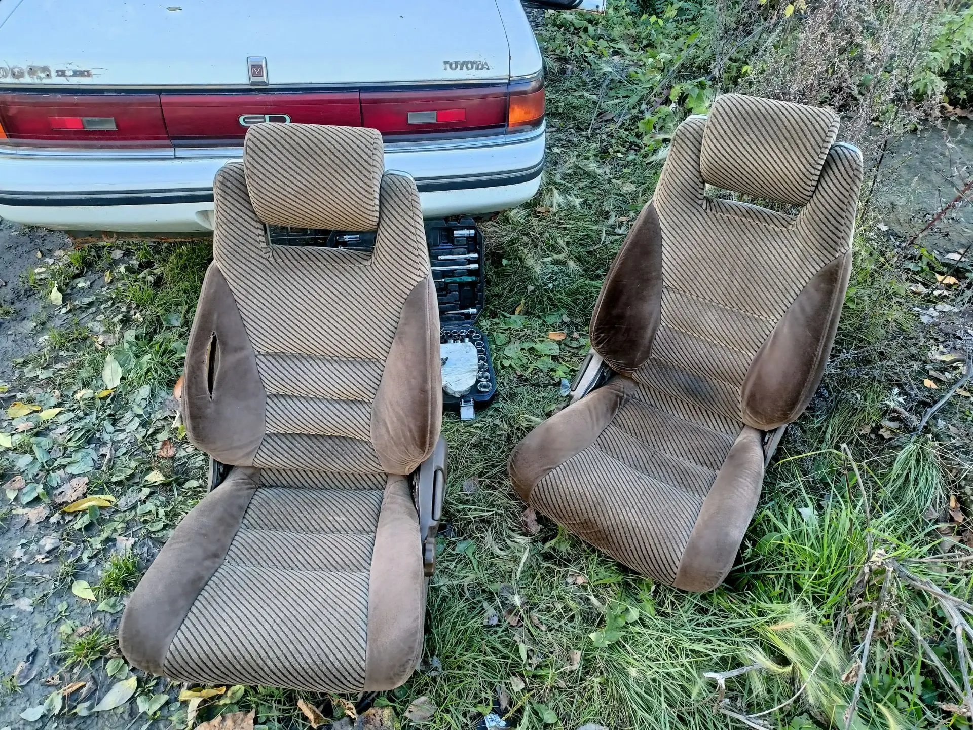 Передние сиденья Toyota Carina ED ST162 уехали в Самару