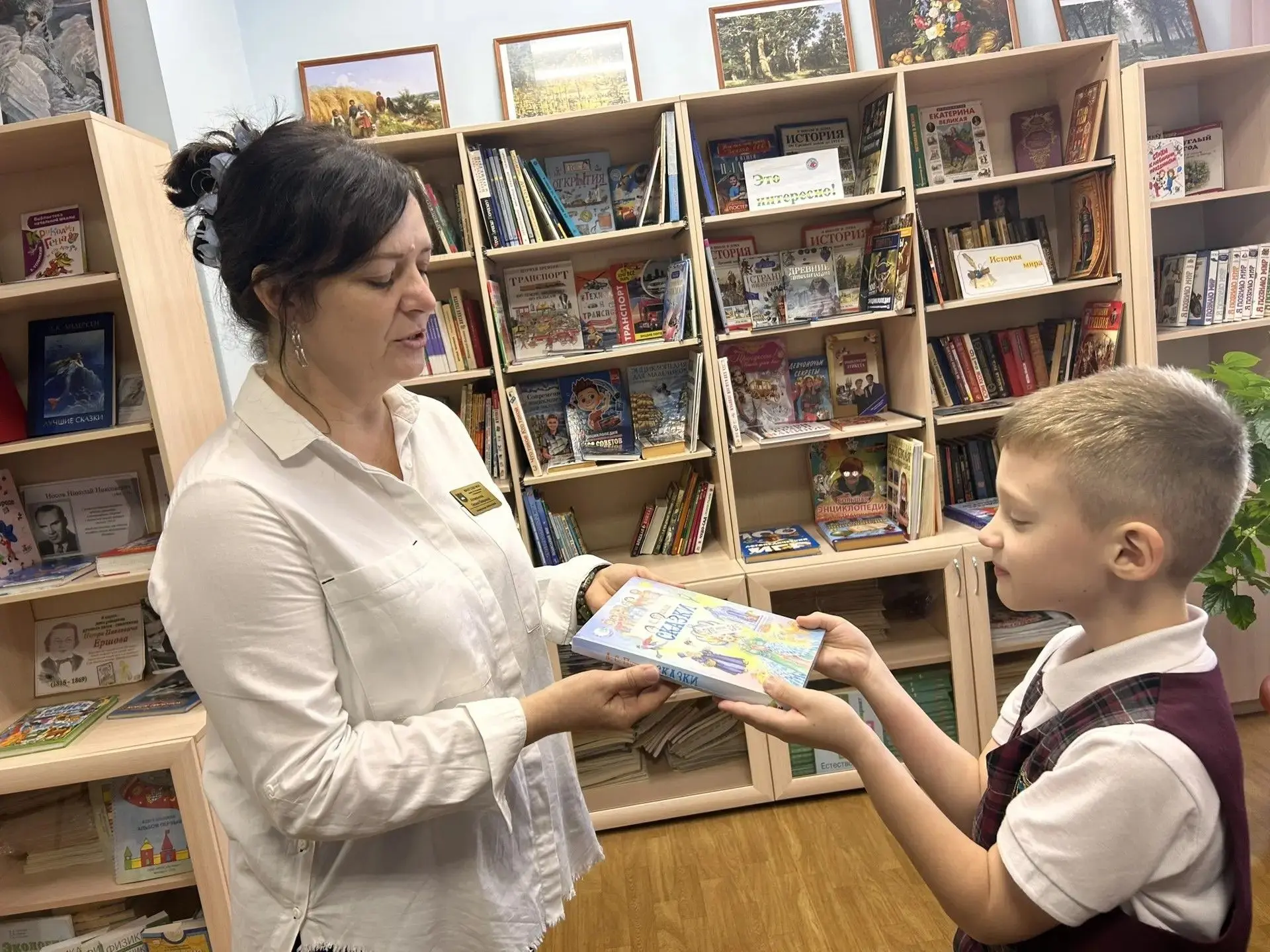 В нашей школе прошла акция «Подари книгу библиотеке». 📚