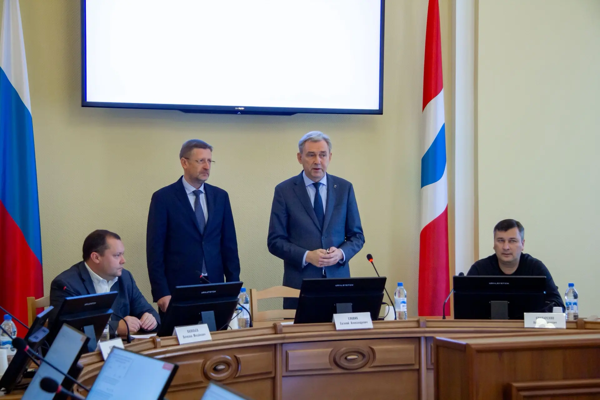 Сегодня профильные комитеты областного парламента приступили к работе. Поприветствовал ...