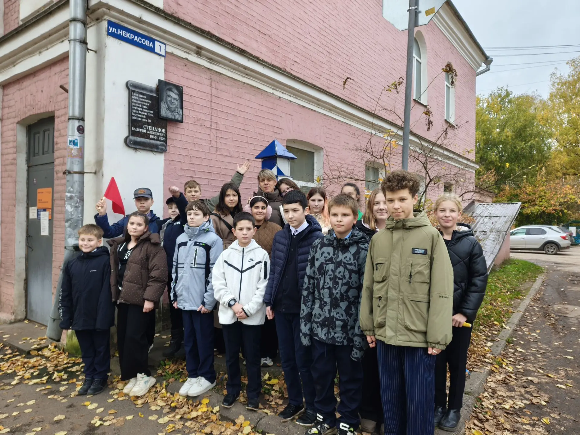 Сегодня 6 "в" класс вместе с классным руководителем Кузьминой А. В. побывал в Областном...
