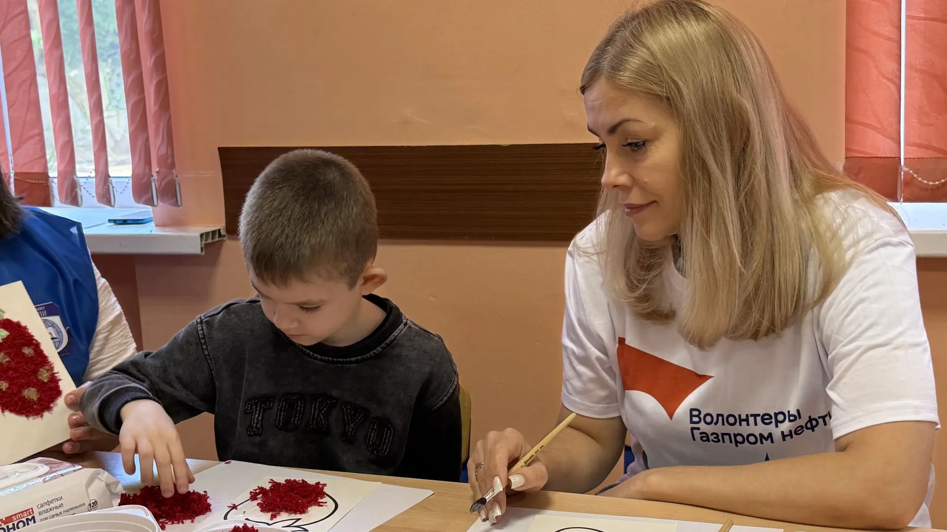 «Ниткография: волшебные узоры»: как ежик получил пушистые клубнички