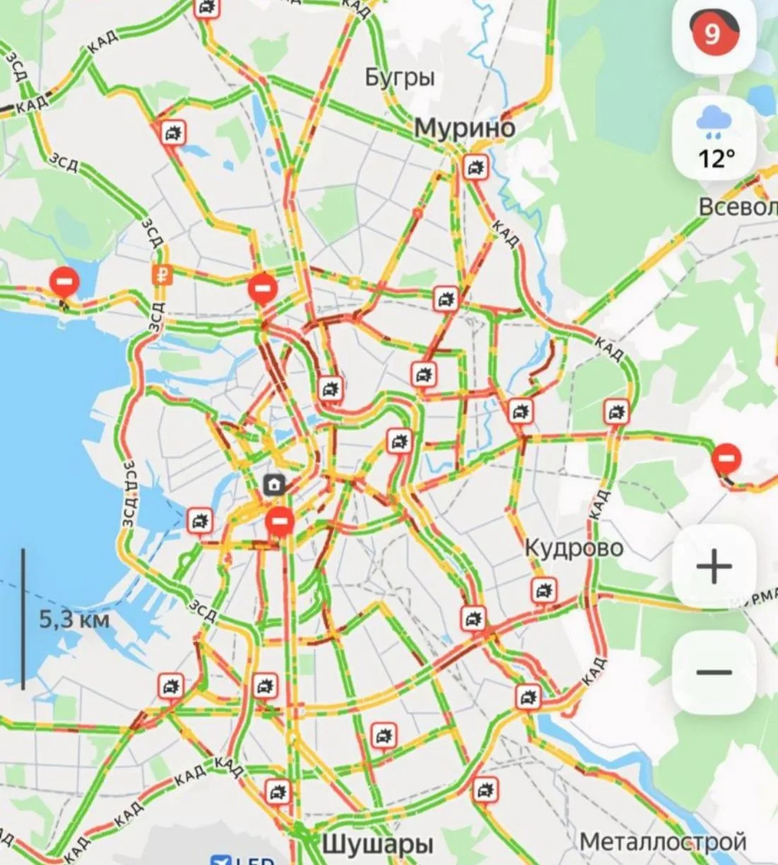 🚦9-балльные пробки сковали Питер. Неожиданно пошел дождь) ☔ будьте внимательны на доро...