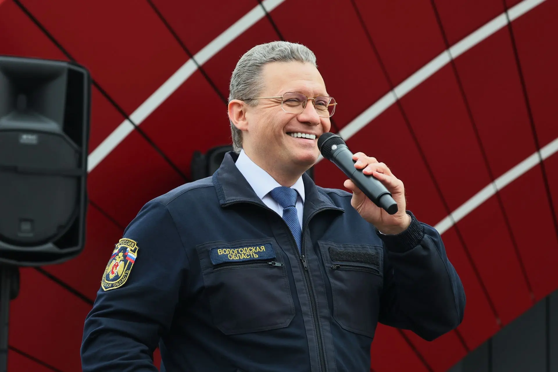 Торжественно открыли современный беговой центр на стадионе «Буревестник» в Вологде.