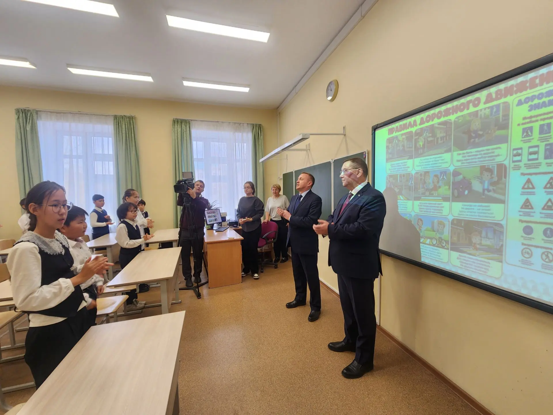 Сегодня с утра заглянул в гости к пятиклассникам в школу № 2 с углублённым изучением от...