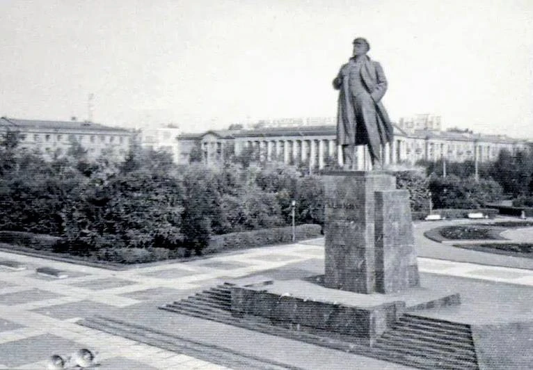 Площадь революции в 1980-е годы.