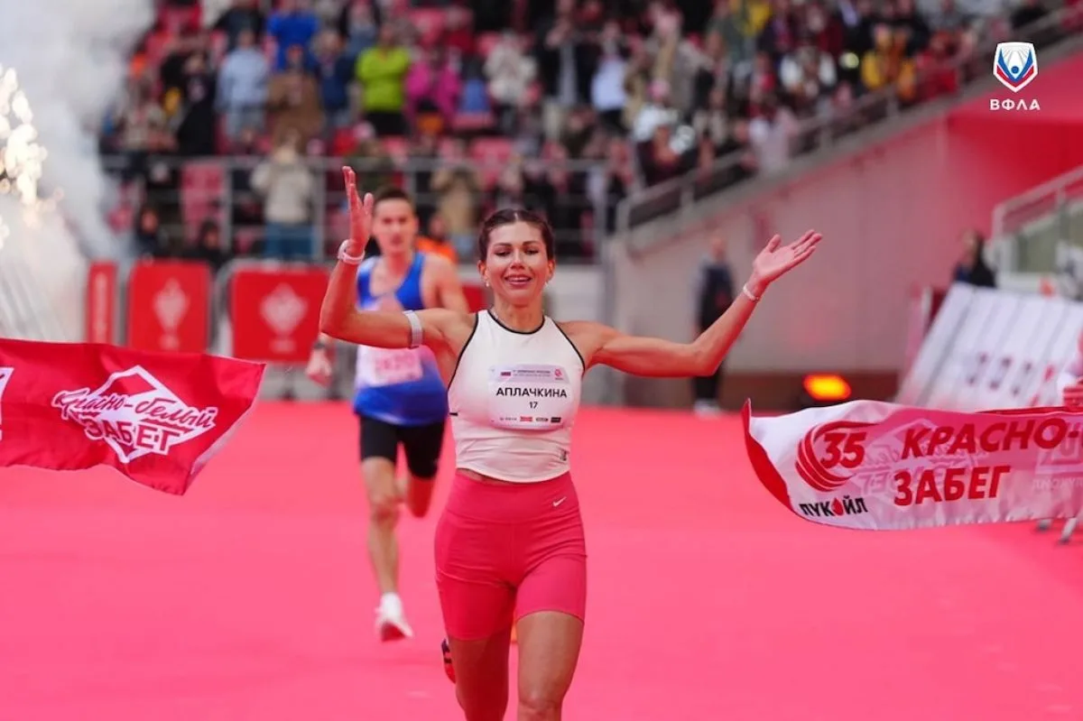 Светлана Аплачкина выиграла чемпионат России по бегу по шоссе