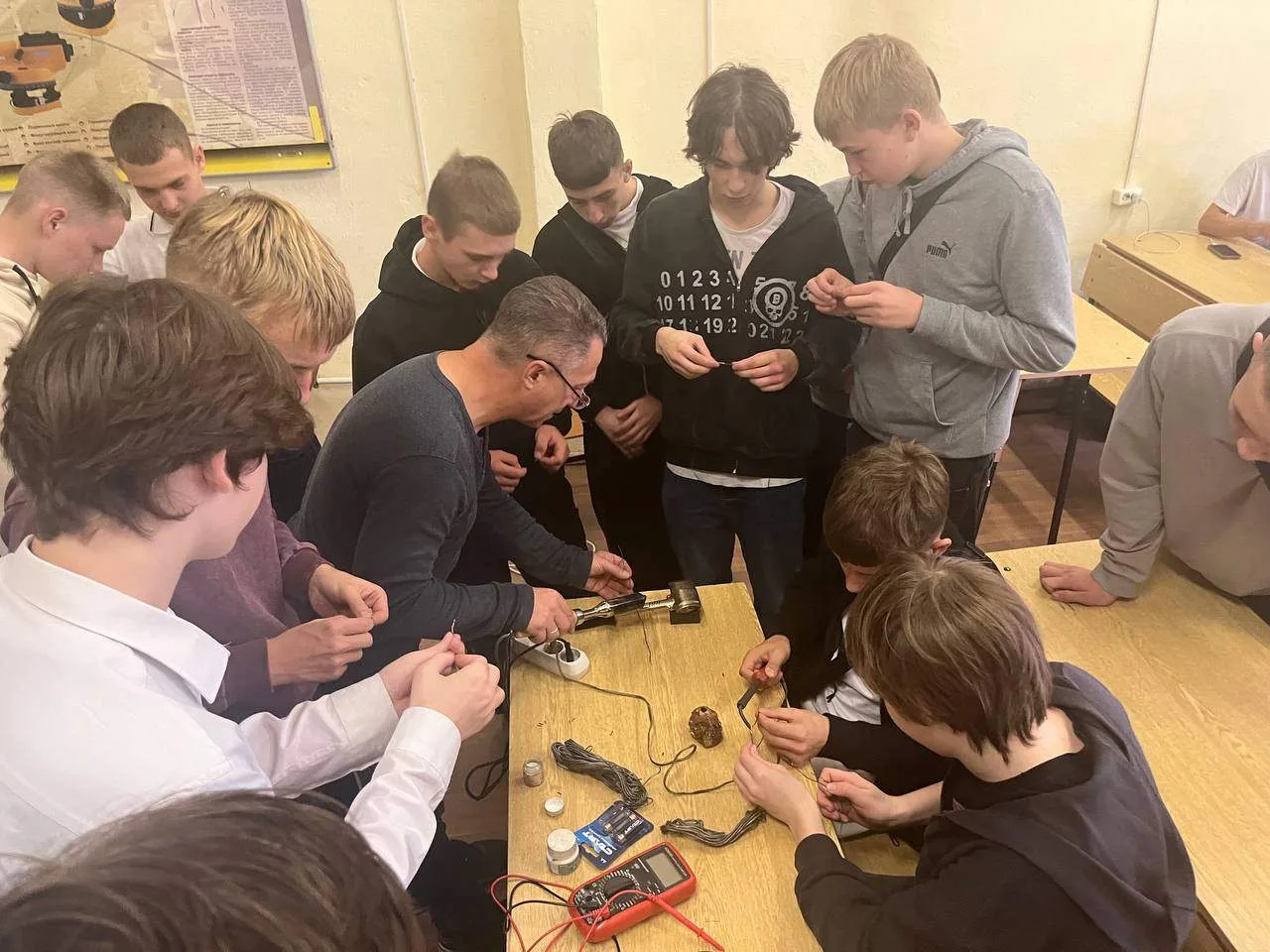 Мастер-класс «Кабельщик-спайщик» для группы ЭМ-11/9 ⚡️⁣