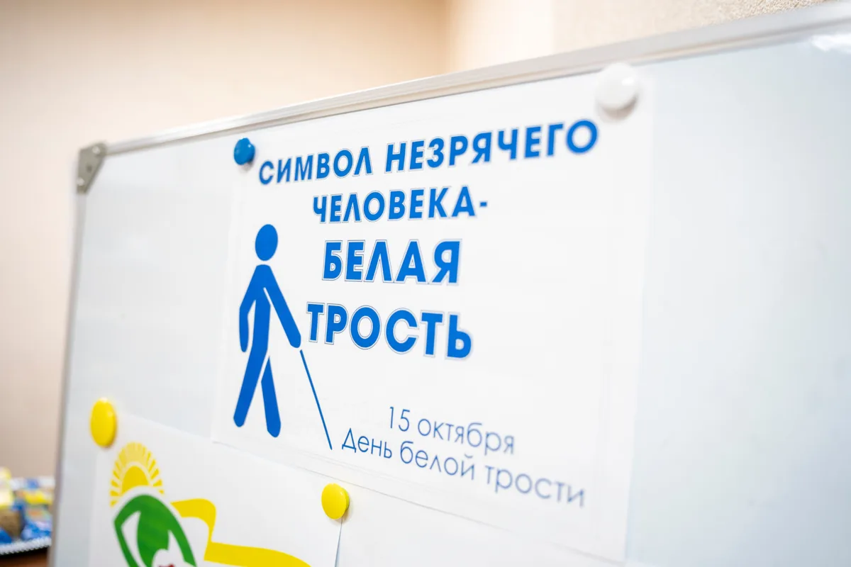 А ещё сегодня по улице Выучейского в Нарьян-Маре прошёл Марш белой трости. Ребята из «Д...