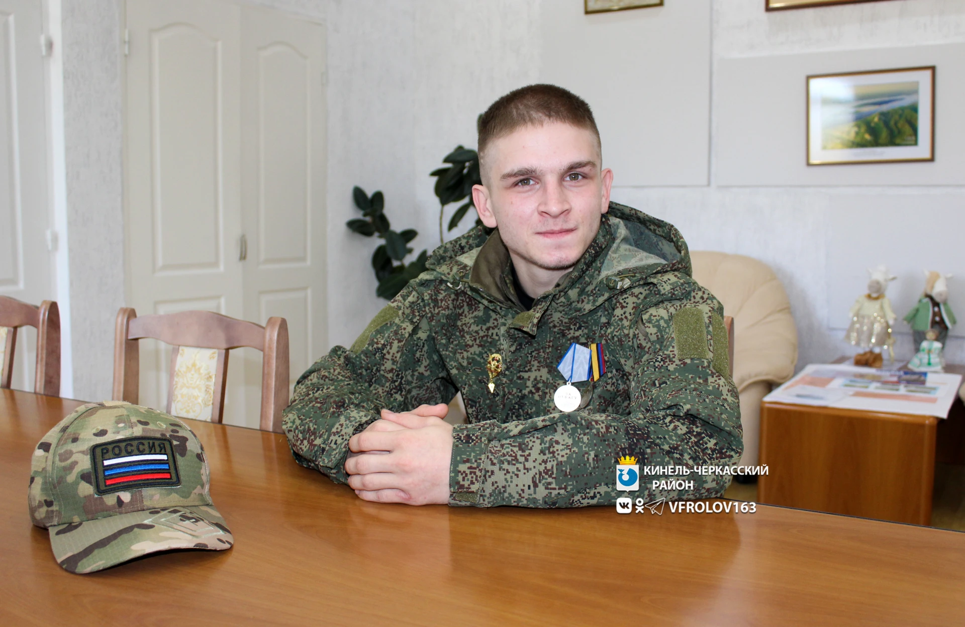 Глава района В.Л. Фролов встретился с одним из наших бойцов.