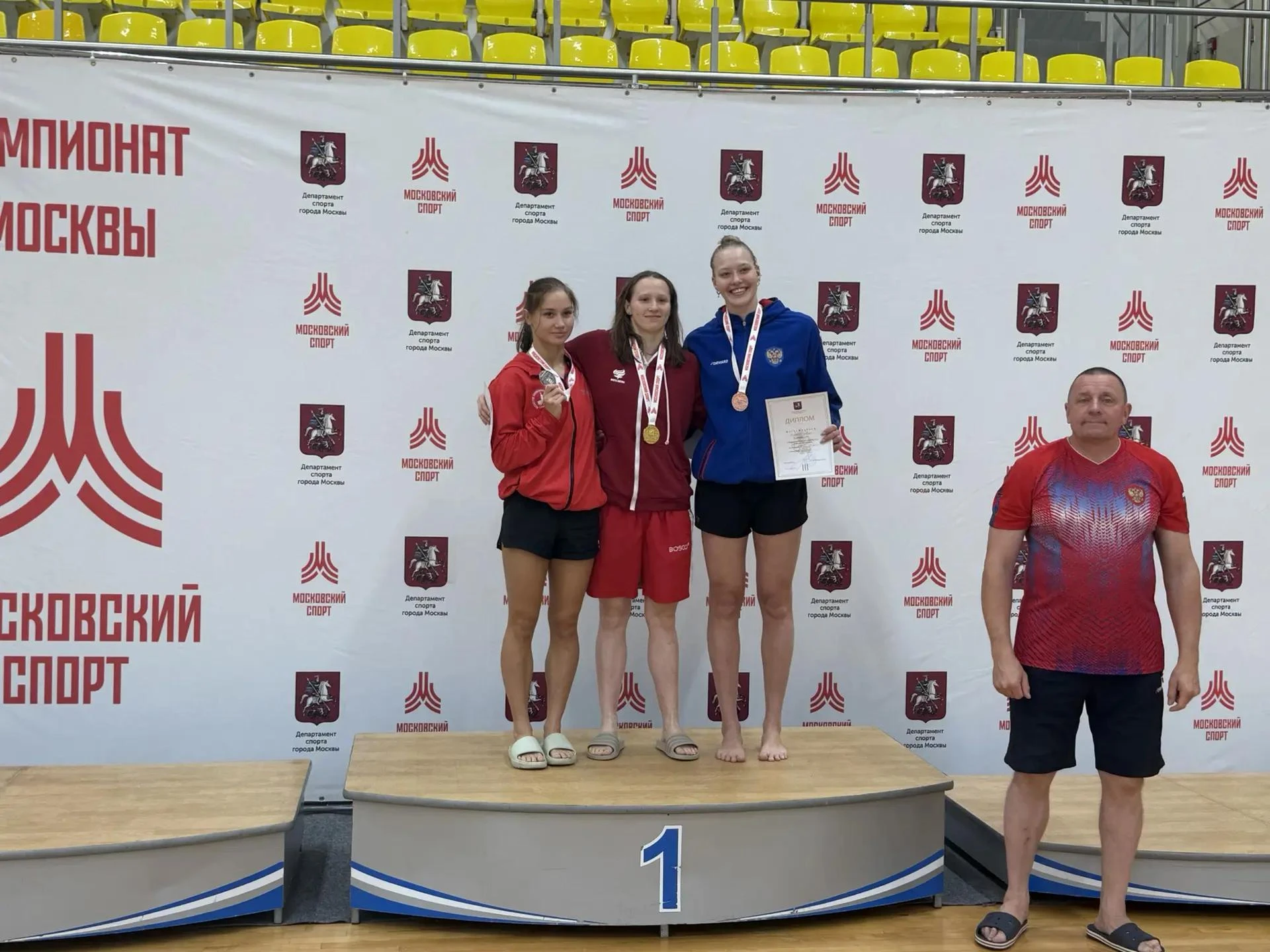 🏊‍♀️🏊‍♂️ Пловцы «Юности Москвы» с медалями стартового дня столичного чемпионата