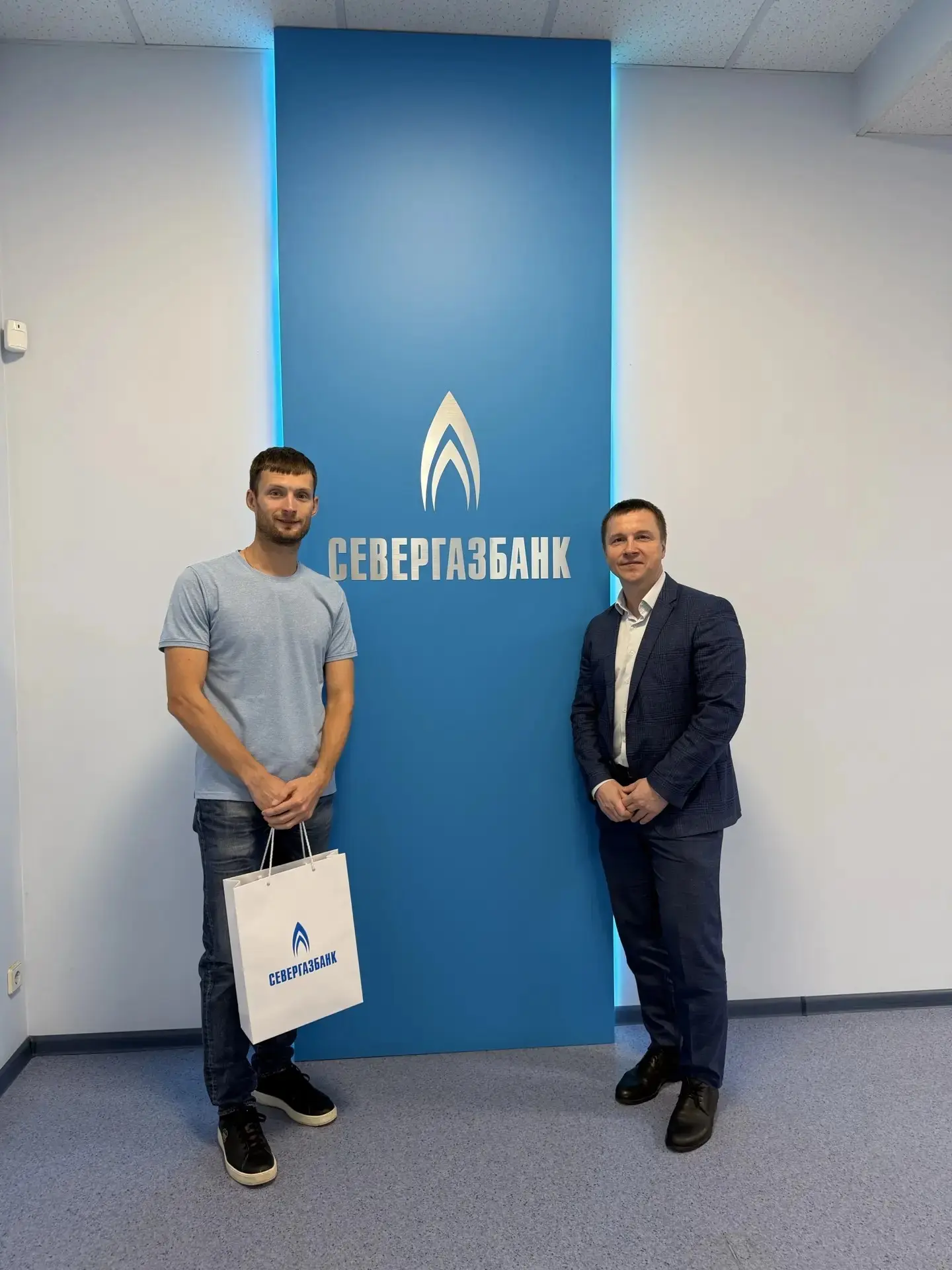 🏆 Звездный клиент: Максим Цветков получил карту Мир Supreme в СЕВЕРГАЗБАНКЕ🎉