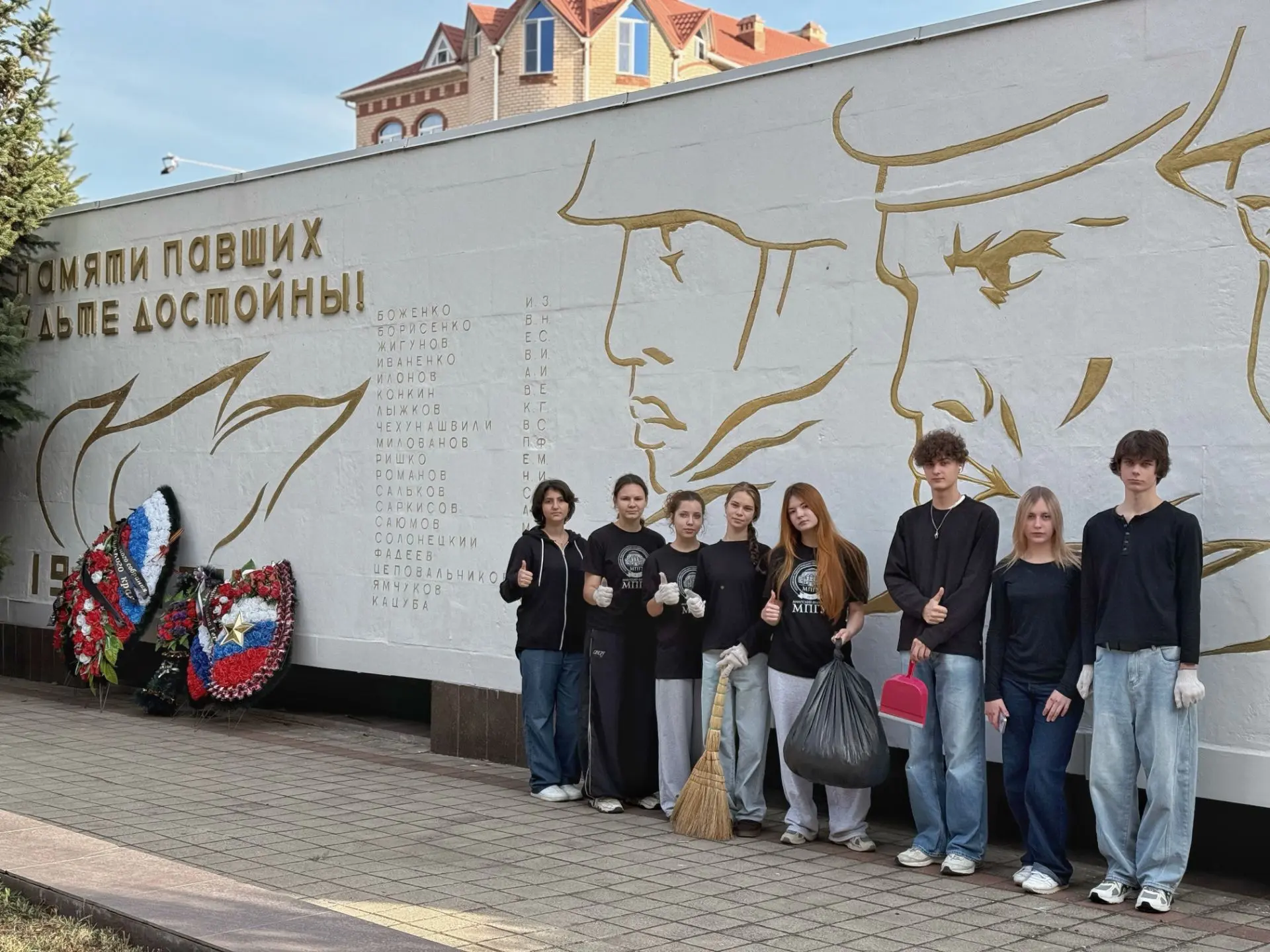 Волонтеры социального проекта «Мы – Россия! Мы – Семья!» Анапского филиала МПГУ провели...