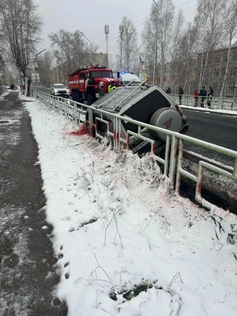 🚔 В Черемухово у школы № 13 насмерть разбился водитель «Мицубиси Паджеро»