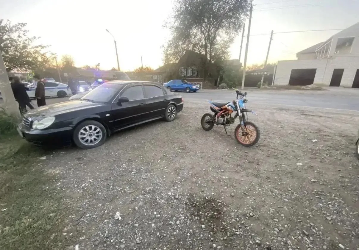 В Астрахани питбайк с несовершеннолетним водителем попал в ДТП